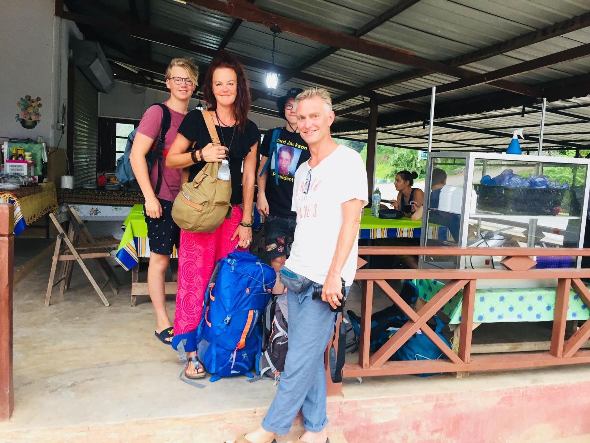Dtahan Motel Taman Negara Kuala Tahan Ngoại thất bức ảnh